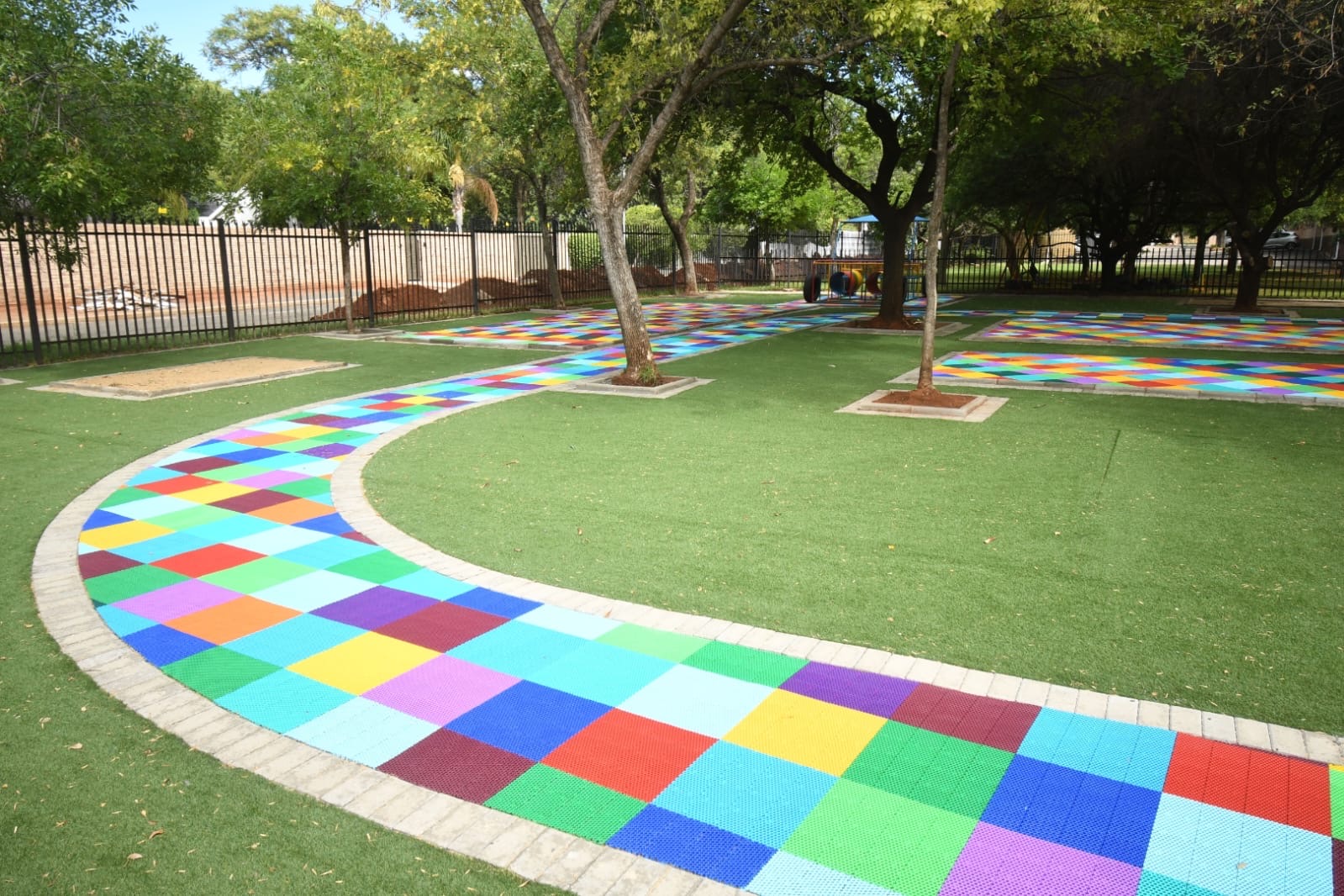 Playground Walkway – Curved Tiles
